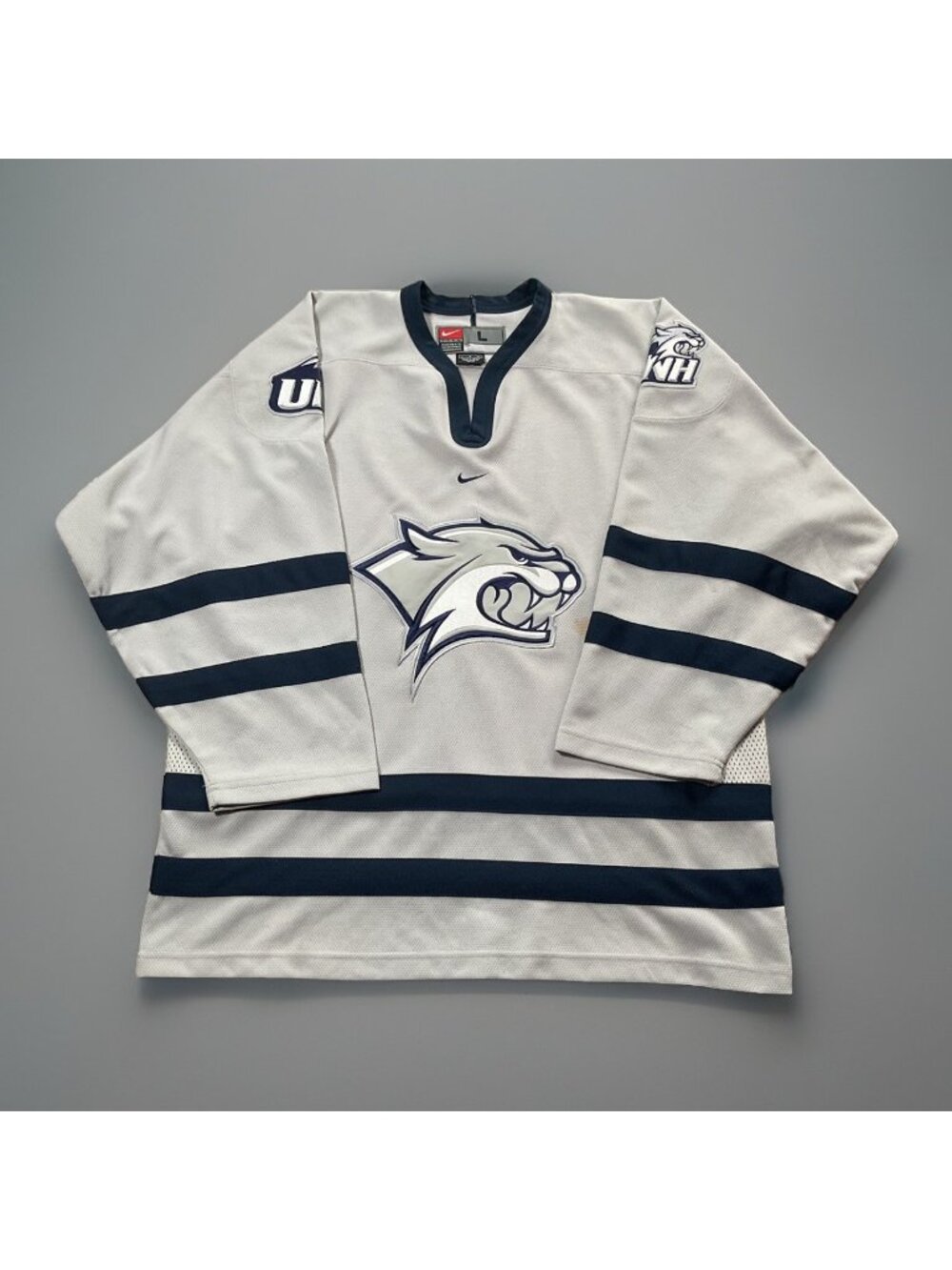 VTG Nike UNH New Hampshire Wildcats Hockey Jersey Men’s Large